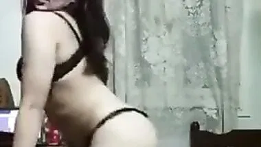 مصرية لبوة تعرف ازاي ترقص طيزها وهي بترقص سكس رقص مصري