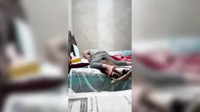 فلاح ينيك خطيبته الجامدة في بيتها ويفشخها نيك سكس عربي مصري xnxx